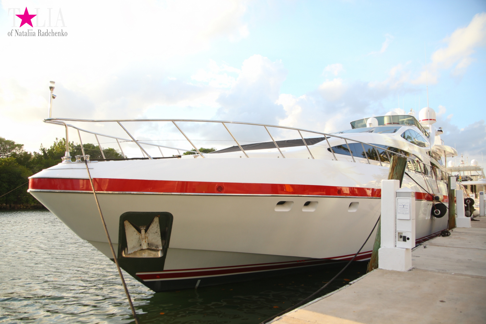 Yachts, Palms, Bay - The promenade of Middle Miami Beach, Collins Avenue